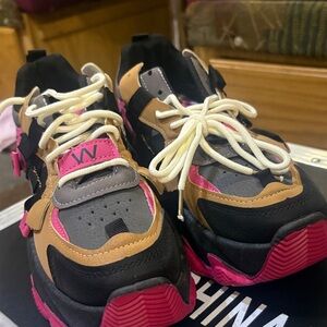 Kids Chunky Sneaker in Black, Pink & Tan - W Detail